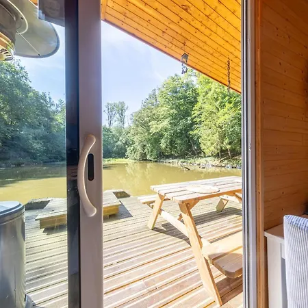 Le Chalet Sur L'eau Luxury tent Beaumont